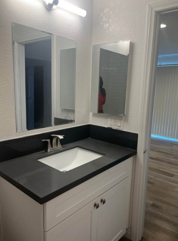 Building Photo - 1750 Karen Ave