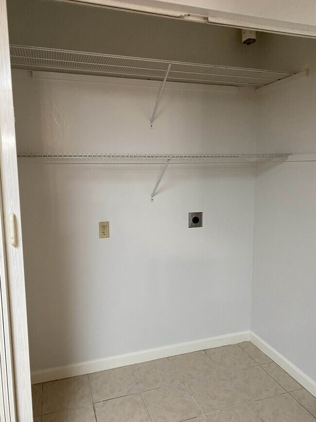 Building Photo - 4971 Ponderosa Ter