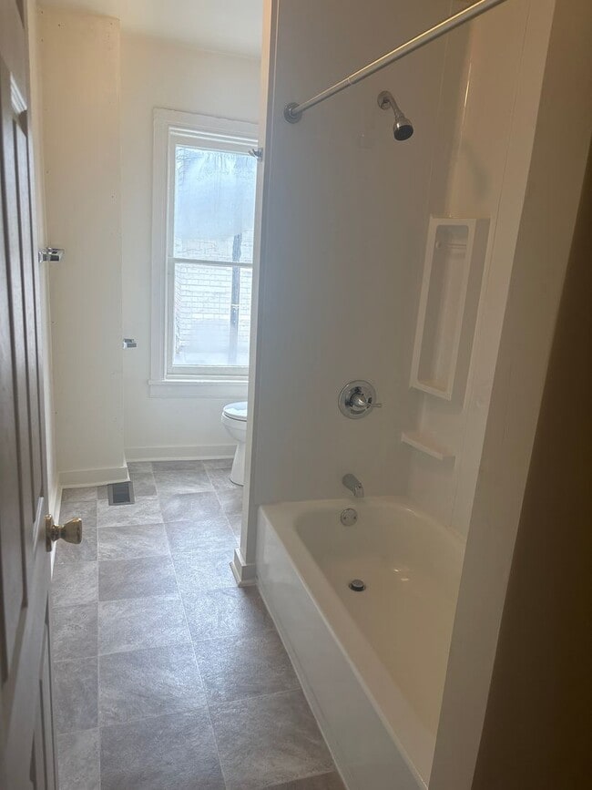 Building Photo - 3 Bedroom House, Parking, Yard-York City SD