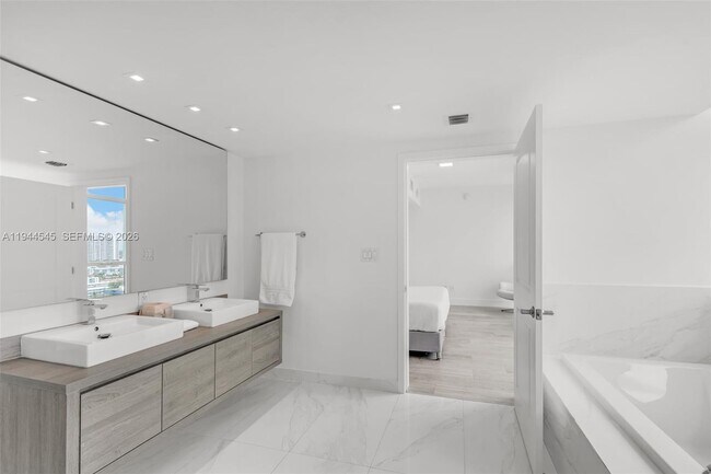 Building Photo - 400 Sunny Isles Blvd