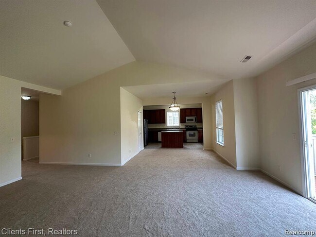 Building Photo - 2156 Pinecroft Dr