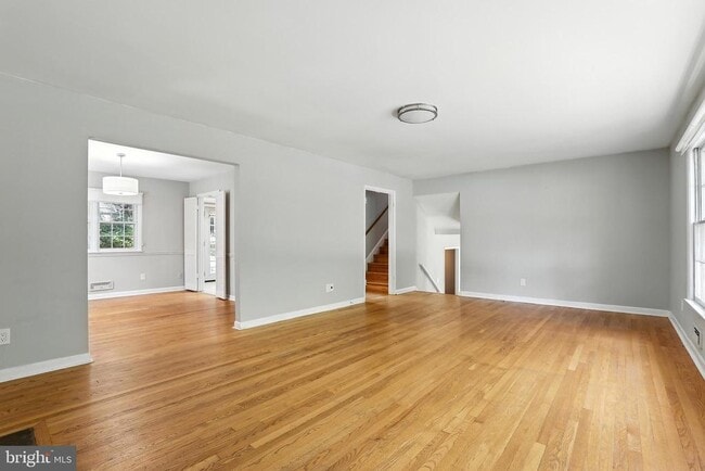 Building Photo - 9104 Hamilton Dr
