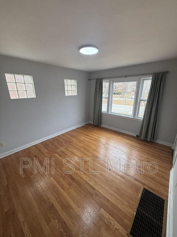 Building Photo - 4952-4956 Oleatha Avenue