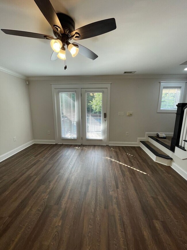 Building Photo - Three Bedroom Townhouse Available!