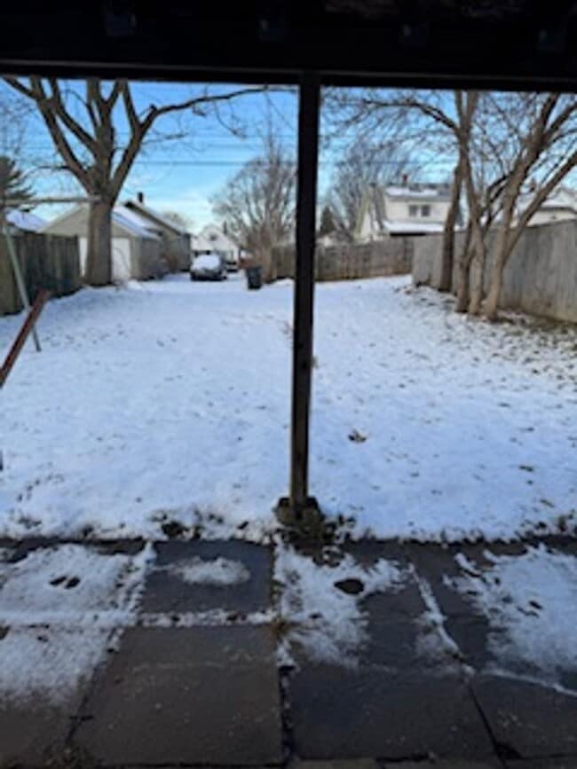 Building Photo - Cute 1 Bedroom with Basement