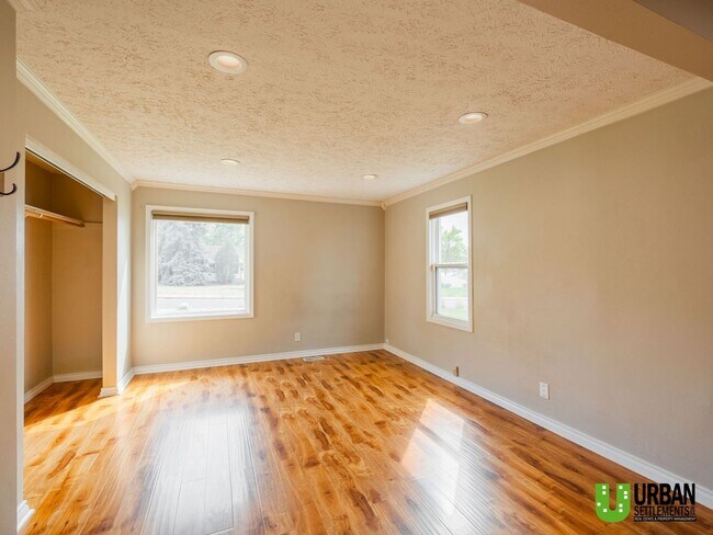 Building Photo - 3104 W Heroy Ave