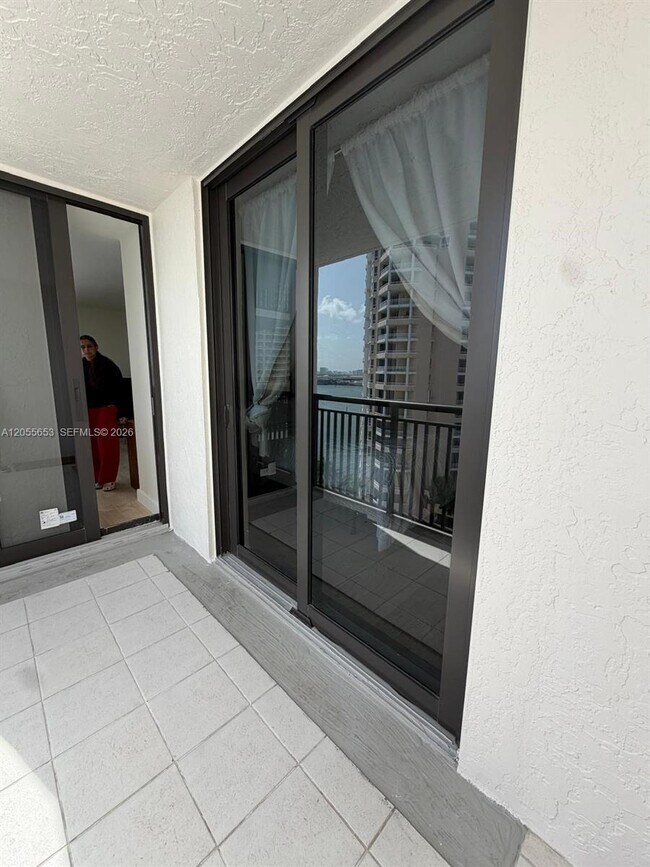Building Photo - 540 Brickell Key Dr
