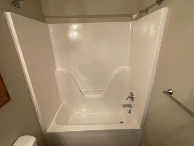Primary Photo - FOR LEASE. VERY NICE 3 BEDROOM 2 BATH HOME...