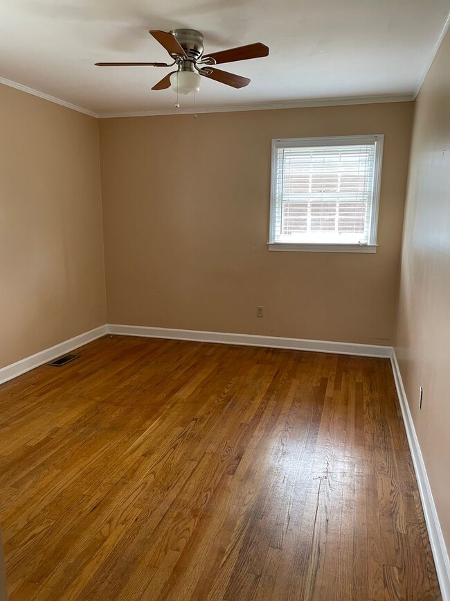 Building Photo - 5 Ramblewood Ln