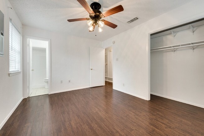 Building Photo - Completely renovated charming 3-Bed, 2-Bat...