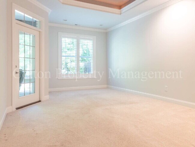 Building Photo - 633 Jenoa Dr