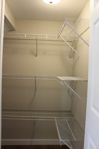 Building Photo - 419 S Clay St