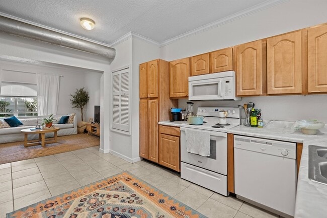 Building Photo - 114 Cedar St