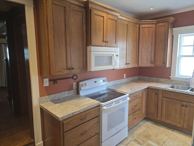 Building Photo - RENT-TO-OWN HOME AVAILABLE!  Your Path to ...