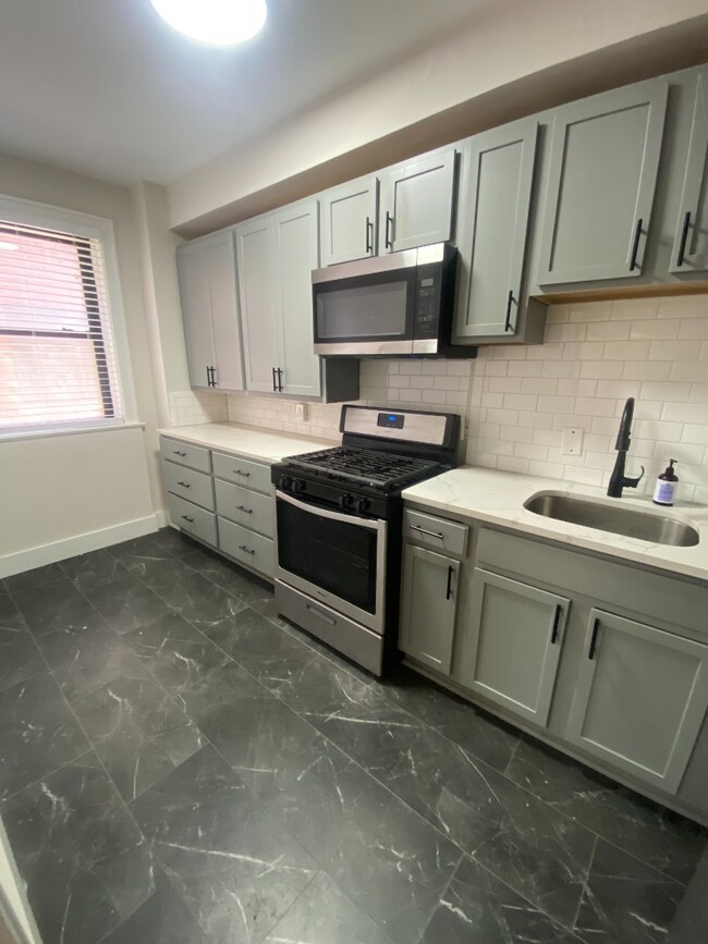 Building Photo - 5616 Pershing Ave