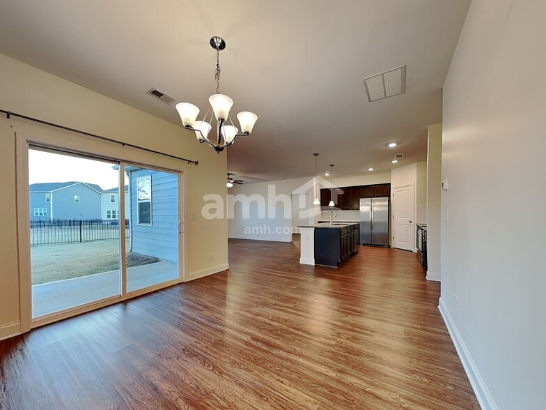 Building Photo - 231 Lake End Dr