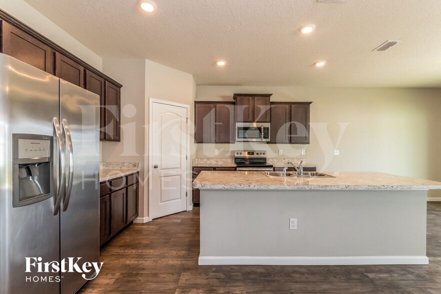 Building Photo - 8369 Cape Fox Dr