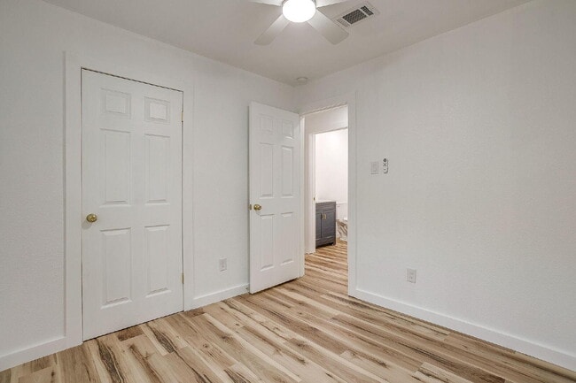 Building Photo - 521 Mesquite Ave N