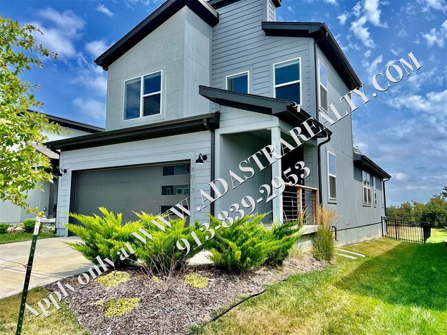 Building Photo - MOVE IN SPECIAL!! Beautiful Like New 4 Bed...