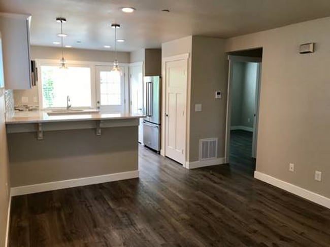 Building Photo - Beautifully remodeled DuPont 2 bedroom 2 bath house with A/C