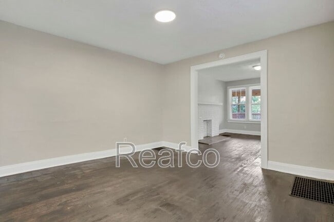 Building Photo - 659 S Burgess Ave