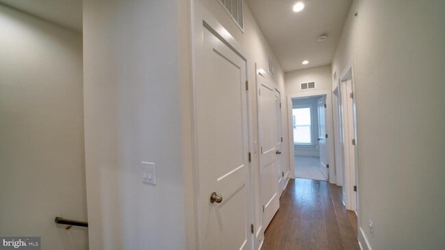 Building Photo - 43057 Pony Truck Terrace