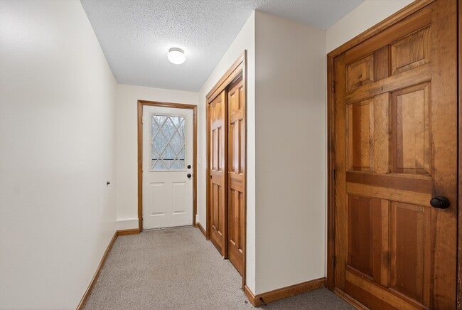 Building Photo - A 11 Scotty Hollow Dr