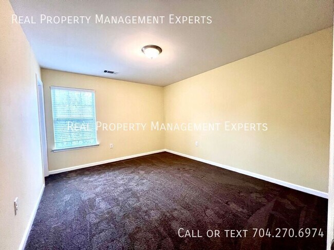 Building Photo - 1243 Farm Branch Dr SW