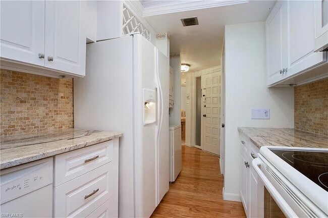 Building Photo - 955 Palm View Dr