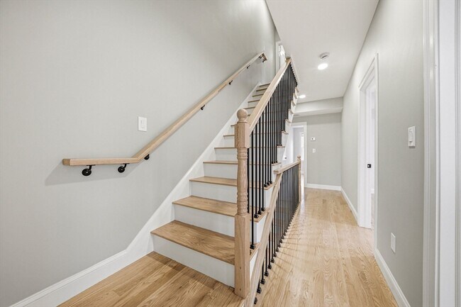 Building Photo - 9 Logan Ave