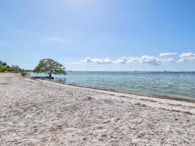 Building Photo - 5002 W Idaho St