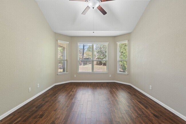 Building Photo - 208 Forest Peak Way