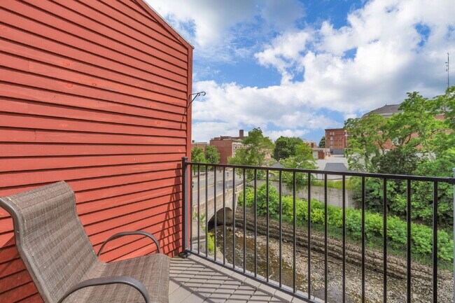 Building Photo - Luxury Condo for Rent – Franklin Place, Bangor
