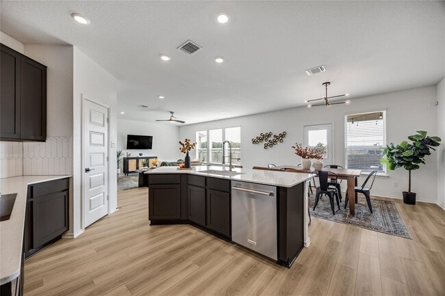 Building Photo - 1905 Red Berry Pass