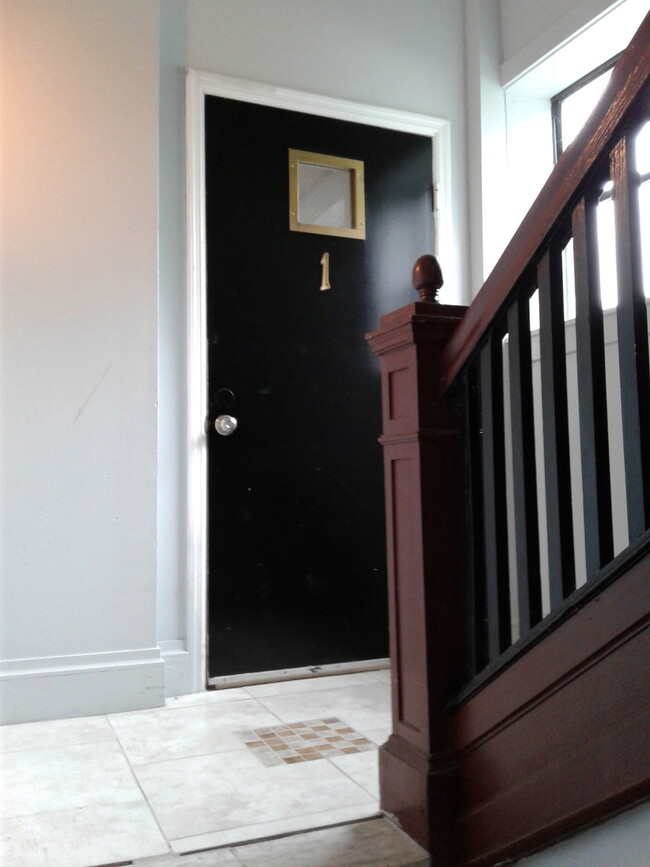 Outside of Vestibule - 5339 Pershing Ave