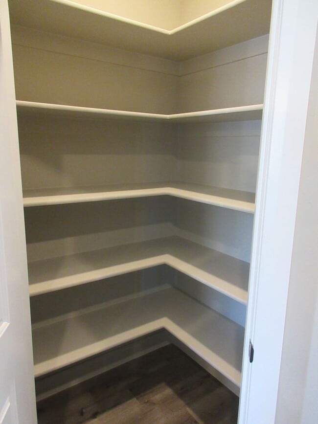 Building Photo - Move-In Discount - 3 bedroom, 2.5 bath - Heart of Cedar City!