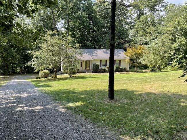 Building Photo - 137 Tulip Rd