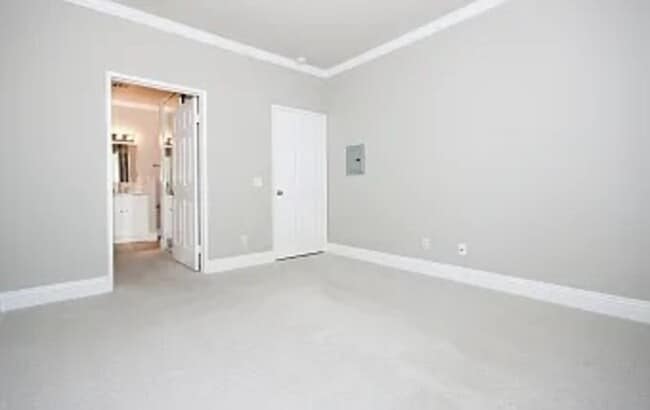 Building Photo - 10921 Sabre Hill Dr