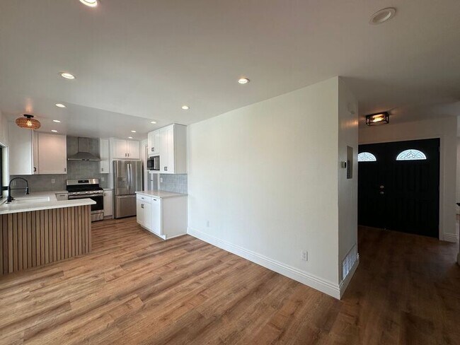 Building Photo - 731-731 Reef Dr