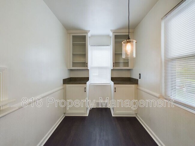 Building Photo - 1323 Meadow Lake Terrace