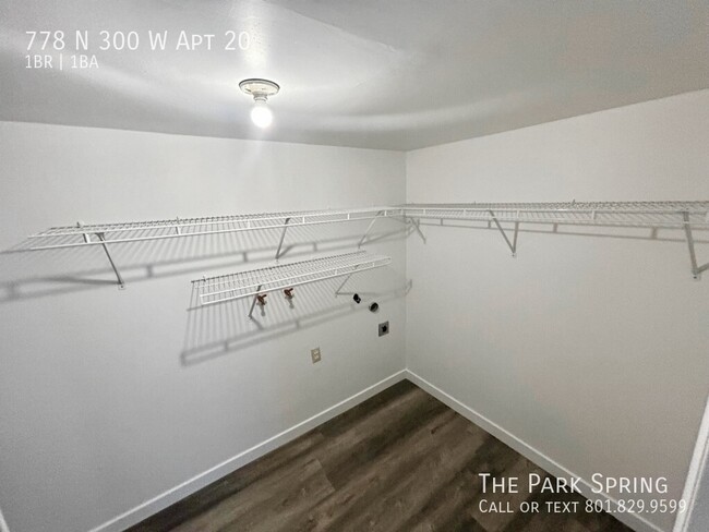 Building Photo - Large 2nd Floor Pet Friendly 1 Br in Marma...