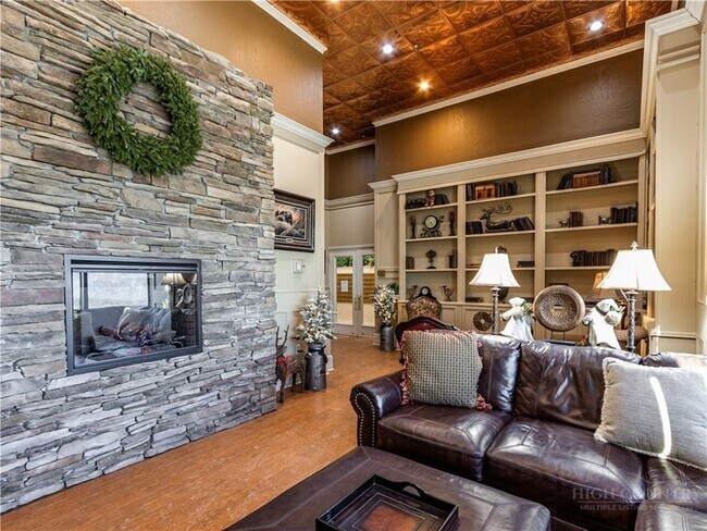 Building Photo - 303 Sugar Top Dr