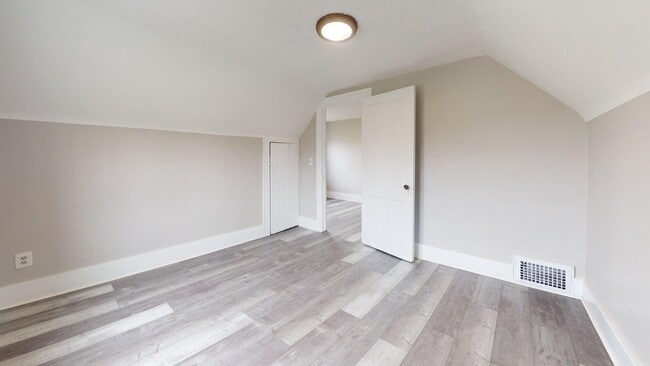 Building Photo - Lorain 2 Bedroom Single Family Home