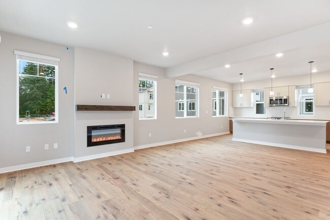 Building Photo - 4 Bed | 3.5 Bathroom | 1800 Sq Ft | $3,650