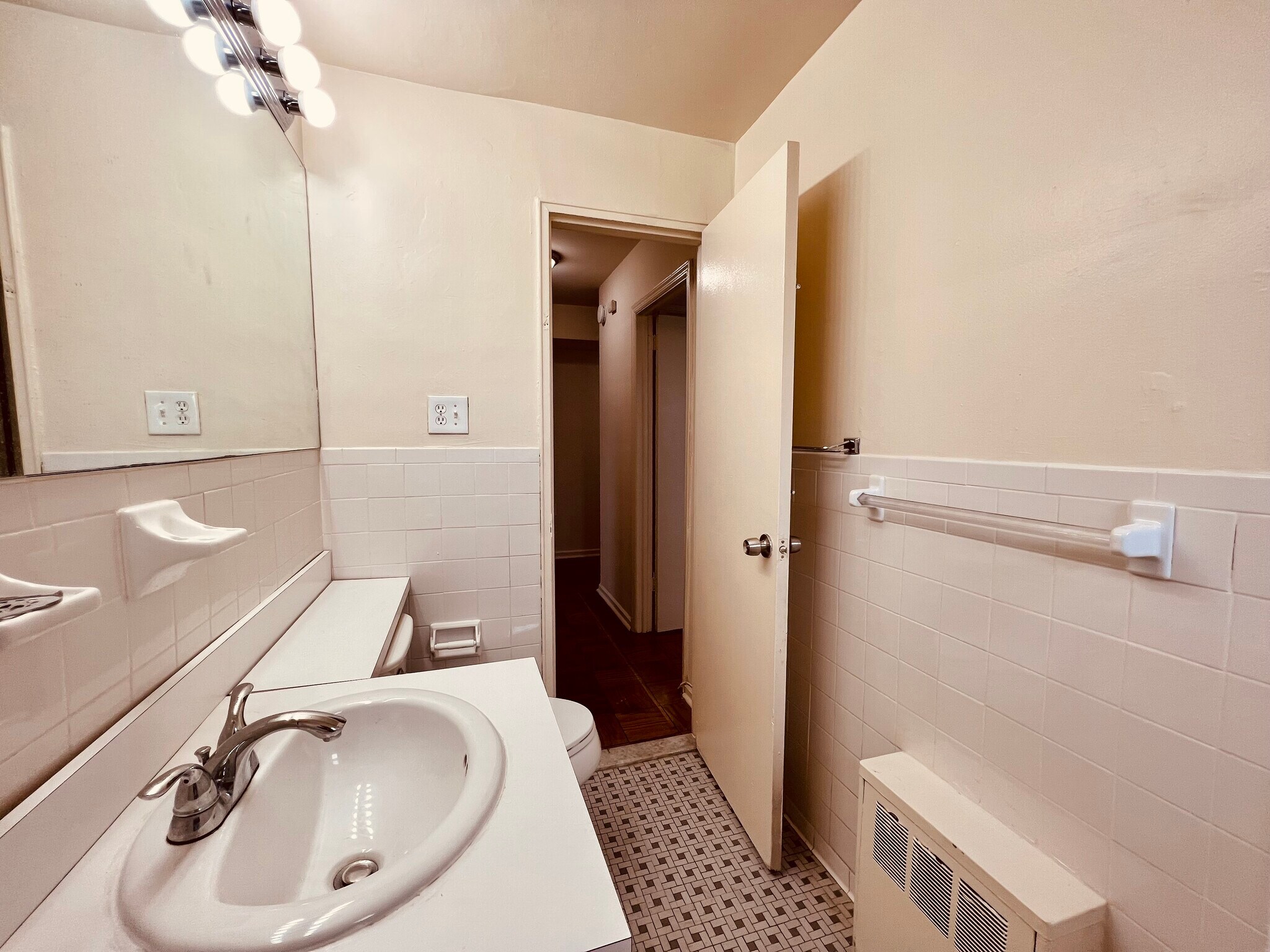 Building Photo - 242 Summit Ave