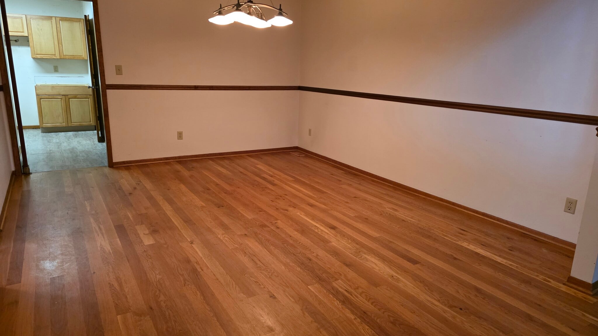 Large dining room with wood floor - 620 East St S