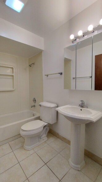 Building Photo - 1215 Whispering Hills Ct