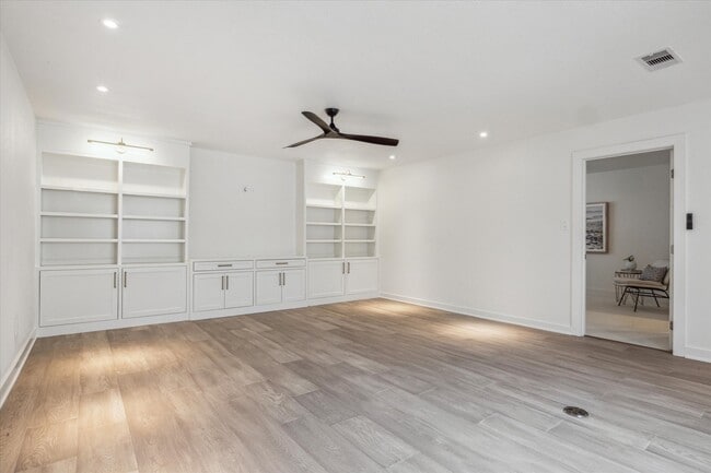 Building Photo - 40 River Hollow Ln