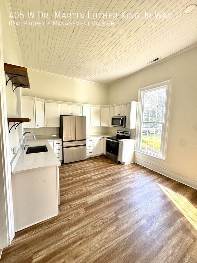 Building Photo - 405 W Dr. Martin Luther King Jr. Way