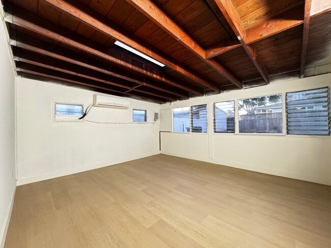 Building Photo - 7021 Betty Dr